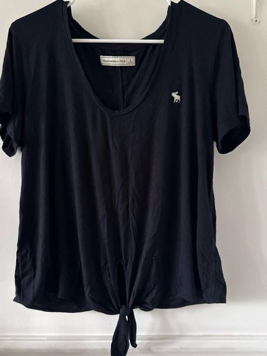 Abercrombie & Fitch Tops - Abercrombie & Fitch Black Short-Sleeve V-Neck Tie-Front Tee